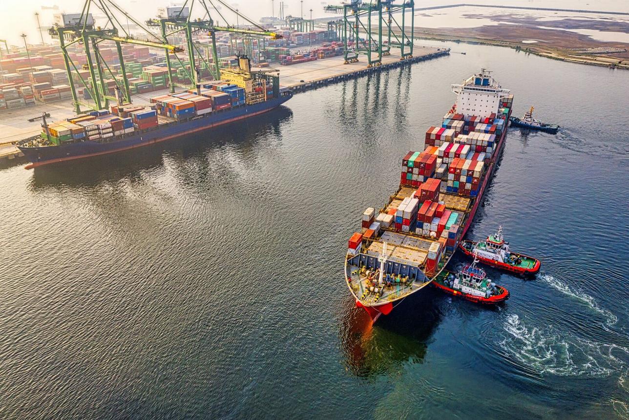 Wide photo: port operations / vessel at berth